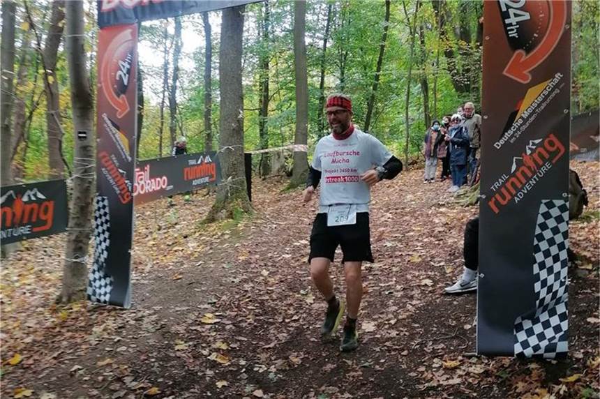 Michael Petry läuft und läuft: Innerhalb von 1000 Tagen rund 10.000 Kilometer Michael Petry am Start-Ziel-Bereich in Arnsberg.