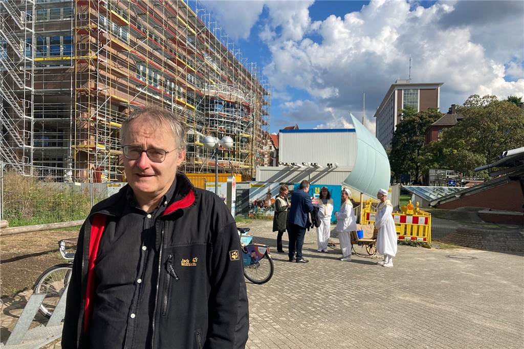 Keine Angst im Stadtgarten - Theaterchef Ehinger: „Wir wollen überraschen“ Michael Pfau gefiel der Auftritt der Gruppe Kamaduka im Stadtgarten.
