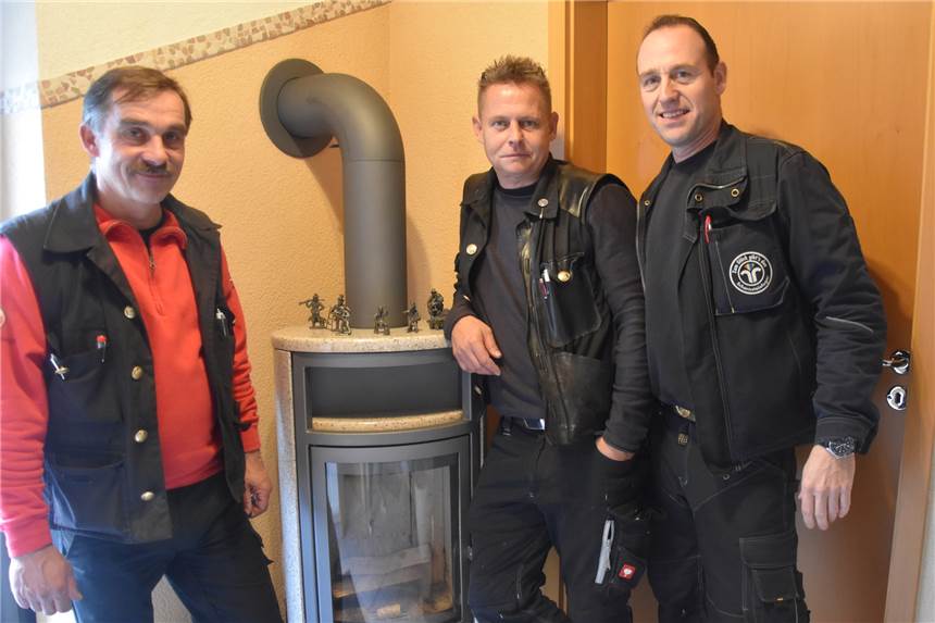 Durch richtiges Heizen verhindert man Kohlenmonoxid-Vergiftungen Michael Rößler, Andreas Voßkort und Frank Seegler (v.l.) wollen beim sicheren Heizen helfen.