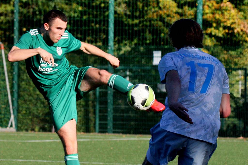 18-Jähriger steht beim BSV Schüren immer in der Startelf - Zum Training ist er lange unterwegs Michael Rzeha ist gleich ein Stammspieler geworden.