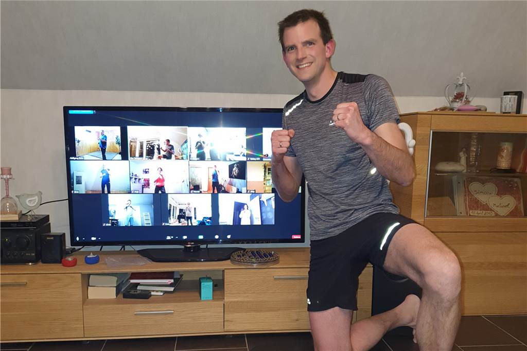 Nahkampf aus der Ferne – so trainiert der Bushido Club Olfen im Lockdown Michael Schäpers, stellvertretender Vorsitzender des Bushido Clubs Olfen, nimmt am Online-Training teil.