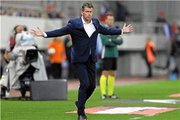 Michael Skibbe verpasste mit Griechenland die Qualifikation für die WM in Russland, will jedoch weiter Nationaltrainer der Helenen bleiben.