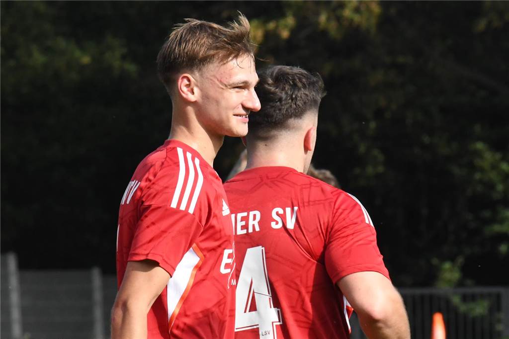Michael Vrljic ist Abwehrspieler der Hinrunde Michael Vrljic lächelt.