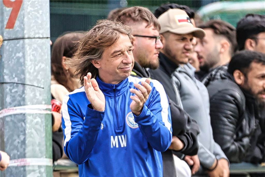 WM in Katar: Castrop-Rauxeler Team plant Rudelgucken - zwei Trainer entscheiden spontan Michael Wurst, Trainer des FC Castrop-Rauxel, möchte gerne die WM-Spiele der DFB-Elf sowie weitere Topspiel mit seinem Team anschauen.