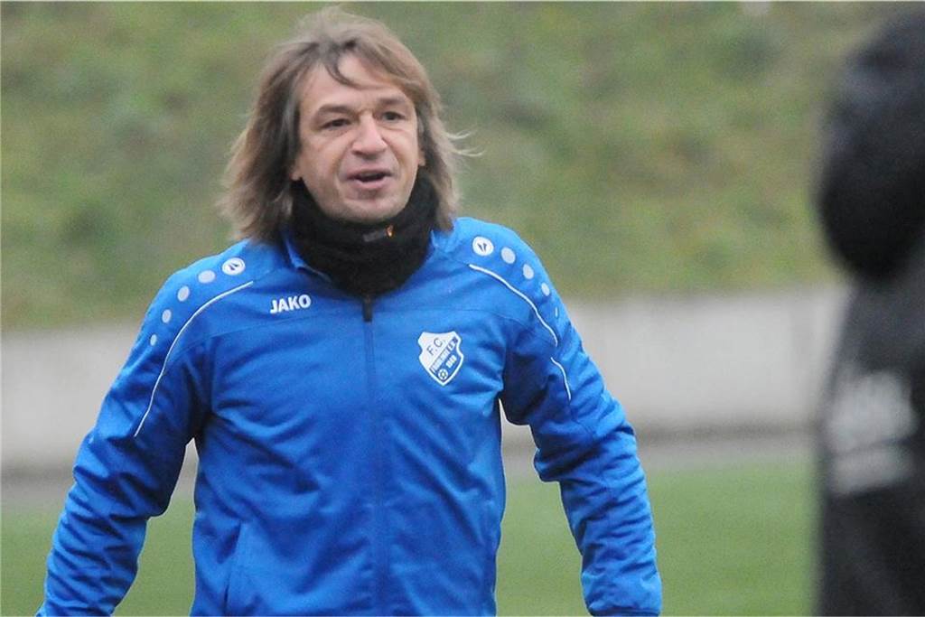 Reaktionen zu Videobeweis-Plänen im Amateurfußball: weltfremd, Spinnerei, Aprilscherz Michael Wurst versucht beim Fußball-Landesligisten FC Frohlinde immer neue Ideen einzubringen. Diese holt er sich auch beim VfL Bochum, für den er als Stadionsprecher arbeitet.
