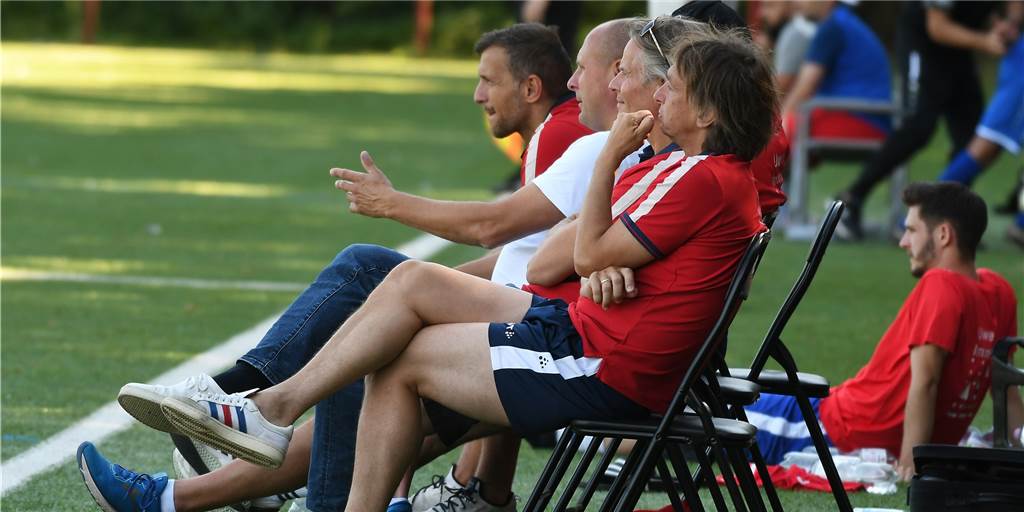 Westfalenpokal-Highlights: FC Castrop-Rauxel bekommt neun Tore eingeschenkt von Meinerzhagen Michael Wurst (vorn), Trainer des FC Castrop-Rauxel, musste mitansehen, wie sein Team in der ersten Westfalenpokalrunde mit 0:9 gegen den RSV Meinerzhagen unterging.