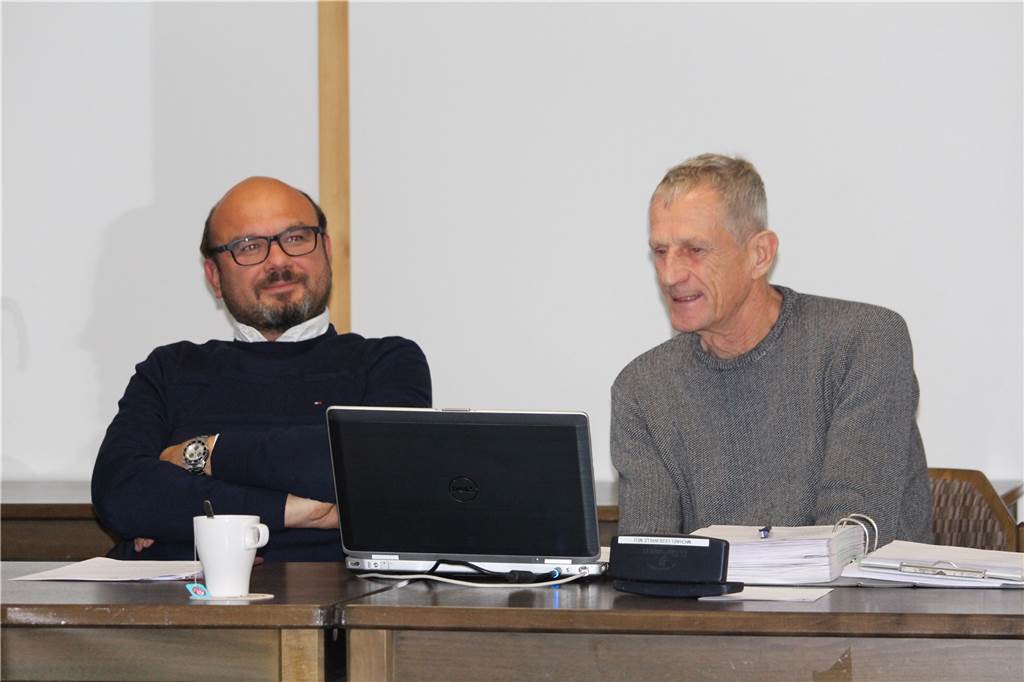 Milde Strafe nach angeblicher Kopfnuss: „Lächerlich“ Veysel Cerci und Michael Zahorodnyj (r.) sitzen nebeneinander.