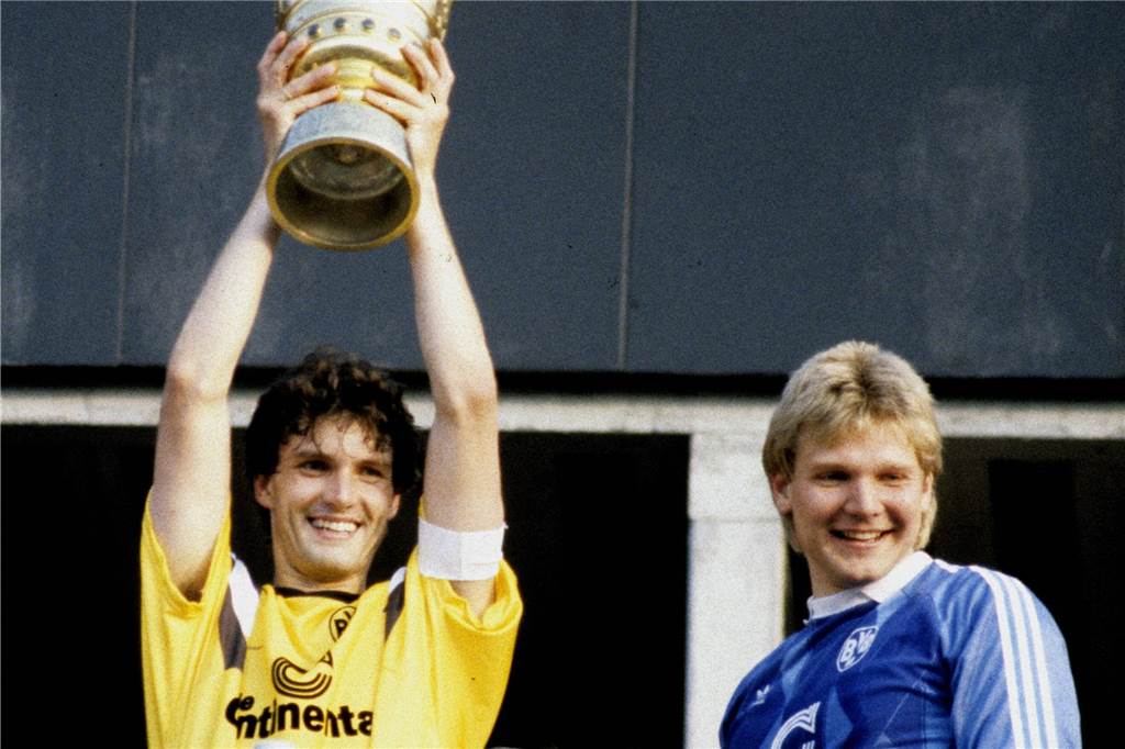 BVB-Sportdirektor Zorc über wankelmütige Spieler: „Da haben wir nachgeholfen“ Michael Zorc (l.) und Teddy de Beer beim DFB-Pokalsieg 1989.