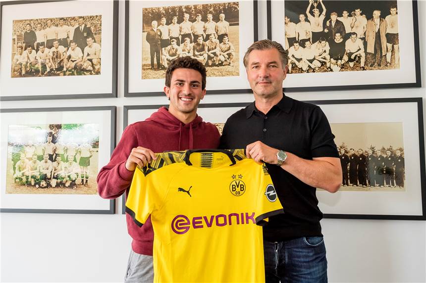 Mateu Morey verabschiedet sich mit emotionalen Worten vom FC Barcelona - Verpflichtung fix Michael Zorc stellte Mateu Morey als fünften Neuzugang der Borussia vor.