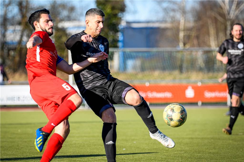 Keine Absagen wegen Corona mehr: Schwerter Trainer sieht die Wettbewerbsverzerrung woanders Michel Amaral (r.) gehört zu den absoluten Leistungsträgern beim VfB Westhofen.