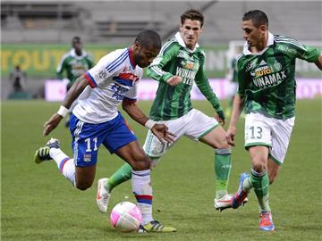 Michel Bastos (l) erzielte den Siegtreffer für Lyon. Foto: Stephane Reix