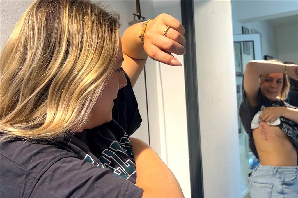 Michelle Plester ist glücklich mit ihrem neuen Tattoo.