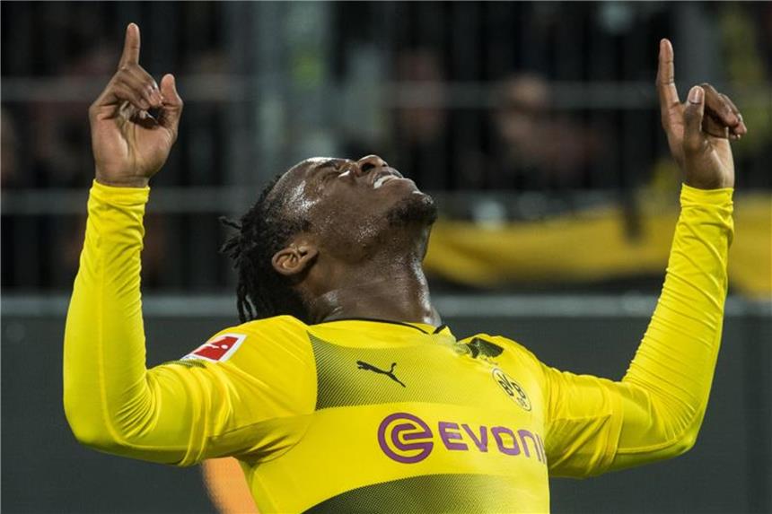 Rassismus-Vorwürfe: UEFA stellt Untersuchungen ein Michy Batshuayi, hier beim Spiel Borussia Dortmund - Eintracht Frankfurt. Foto: Bernd Thissen