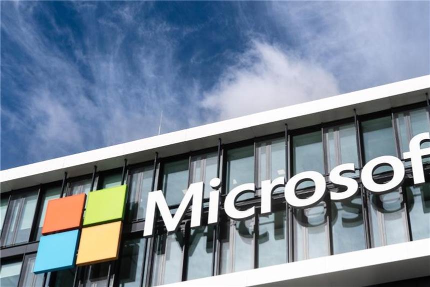 Microsofts Tablet Surface Go startet in Deutschland Microsoft fordert Apples iPad erneut mit einer neuen, kleineren Variante seines Surface heraus. Foto: Matthias Balk