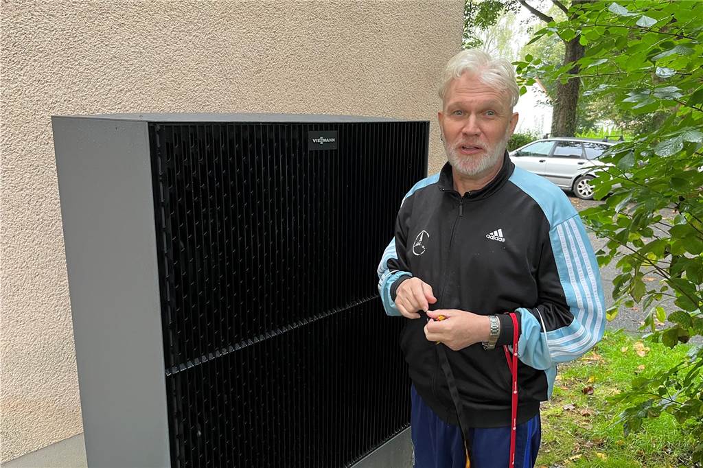 Mieter Udo Baum vermutet, dass der Ausfall seiner Heizung mit der neuen Wärmpumpe zu tun hat. Das LEG bestreitet dies entschieden.