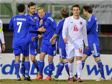 Mikael Forssell (3.v.l.), der hier gegen Luxemburg im März 2013 eines seiner 29 Treffer im Trikot der finnischen Nationaelf bejubelt, möchte durch gute Leistungen beim VfL Bochum Nationaltrainer Mixu Paatelainen wieder auf sich aufmerksam machen.
