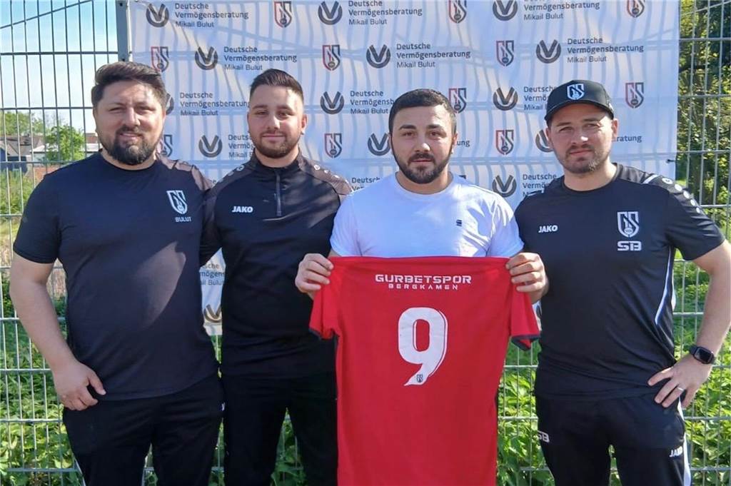 33-Tore-Mann Engin Duman wechselt zu Gurbet Spor Bergkamen Mikail Bulut, Ilyas Torakoglu, Engin Duman und Sinan Bayram.