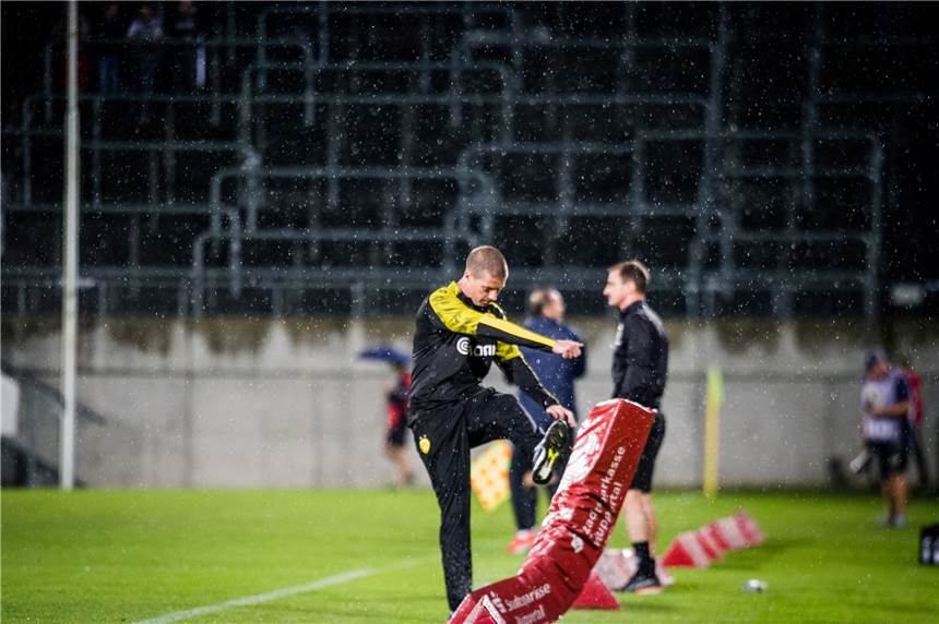 Der nächste Verletzte: Beim BVB II verschärft sich die Situation auf Außen - Transfer geplant Mike Tullberg war über die Chancenverwertung seines Teams in Wuppertal sichtlich frustriert.