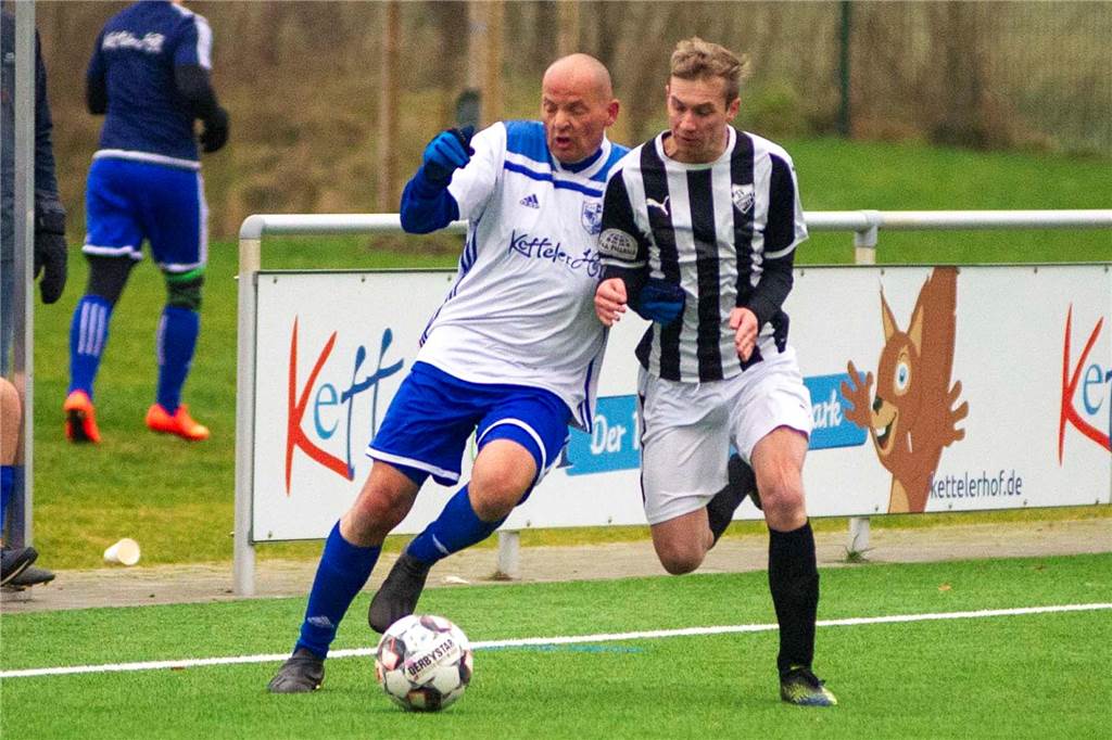 Neues Trainer-Duo startet mit einem Mike Westrup im Zweikampf