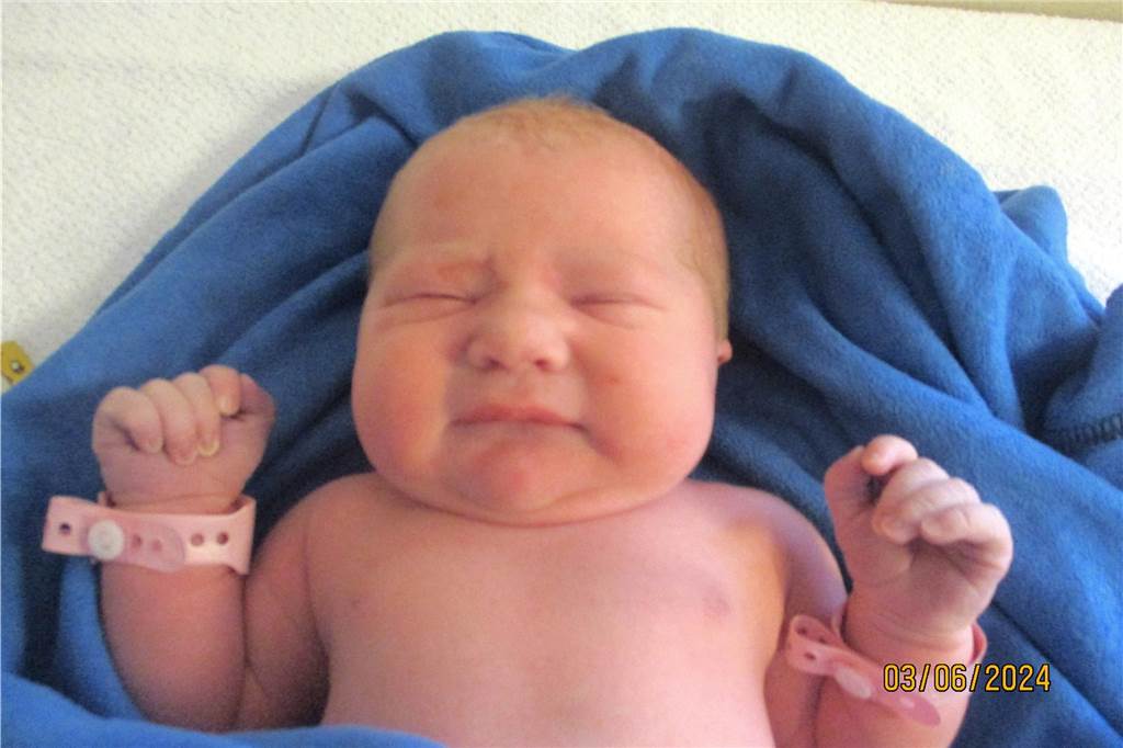 Mila Sophie Lemmnitzer, geboren am 3. Juni.