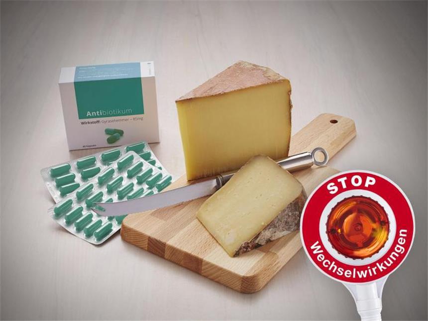 Vorsicht Wechselwirkung: Diese Produkte beeinflussen Medikamente Milch und Antibiotika sind keine gute Kombination: Schon ein kleiner Schuss Milch im Kaffee hemmt die Wirkung vieler Arzneien. Foto: ABDA