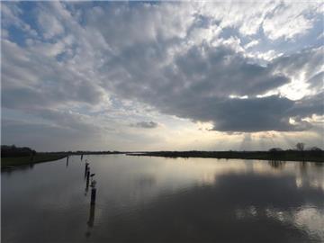 Millionensummen sind in den Ausbau der Ems geflossen. Immer länger wird die Liste der ökologischen Baustellen an dem Fluss. Dauer und Umfang der Ausbesserungen sind derzeit nicht abzusehen. Foto: Carmen Jaspersen/Archiv