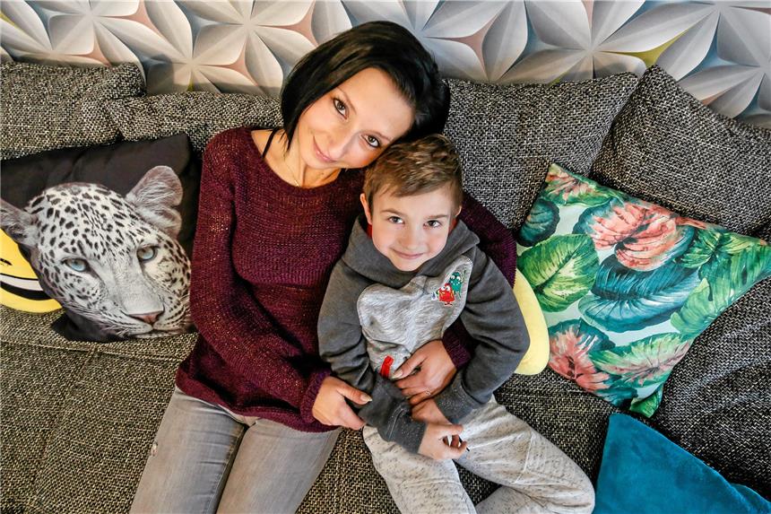 Verein will für todkranken Milo (9) Spenden sammeln Milo und seine Mutter Magdalena Kontny können auf Hilfe hoffen.