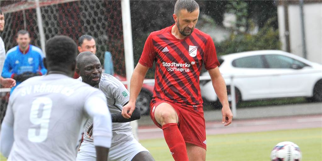 ETuS/DJK Schwerte trotz 5:4 auf Abstiegsplatz - aber nicht mehr lange, meint der Trainer Milos Bratic war der überragende Spieler und Matchwinner des ETuS/DJK Schwerte beim 5:4 gegen den SV Körne.