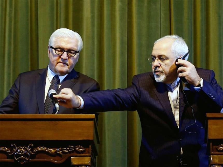 Steinmeier macht in Syrien-Konflikt Druck auf Iran Minister Steinmeier während einer Pressekonferenz mit seinem iranischen Amtskollegen in Teheran. Foto: Abedin Taherkenareh