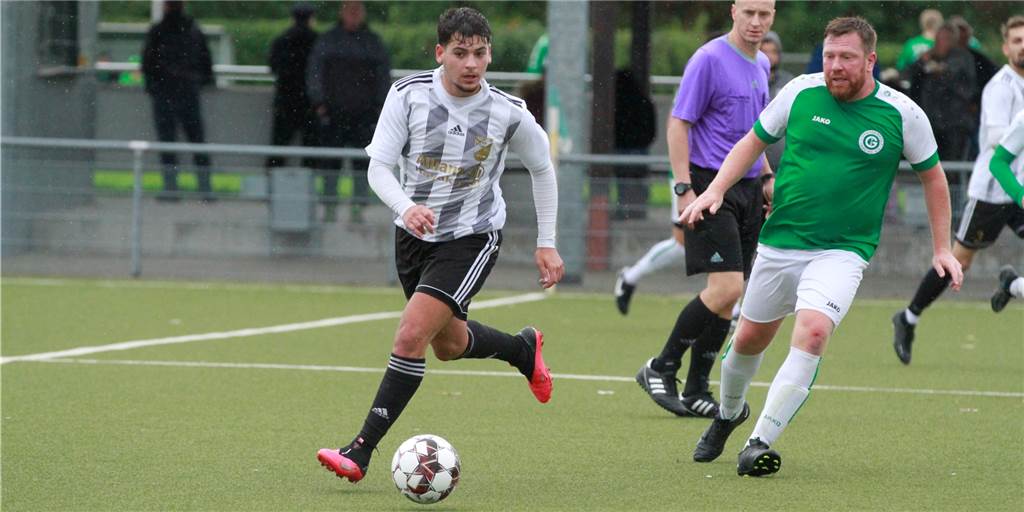„Bann gebrochen“: Mirac Kavakbasi erzielt ersten Pflichtspiel-Treffer für Eintracht Werne Mirac Kavakbasi (l.) traf am Wochenende zum ersten Mal für Eintracht Werne.