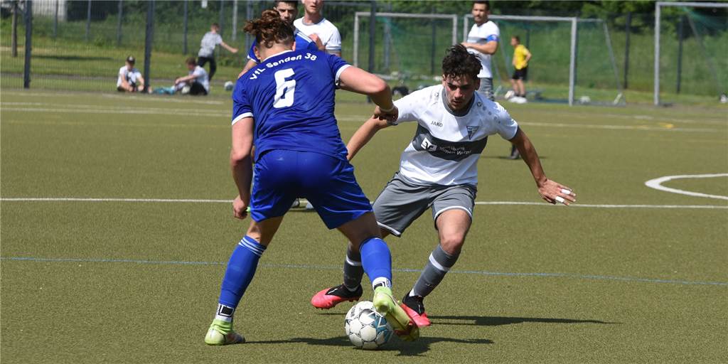 Werner SC holt einen Punkt gegen Senden und trauert einer Last-Minute-Chance nach Mirac Kavakbasi (r.) und der Werner SC holten gegen den VfL Senden einen Punkt.