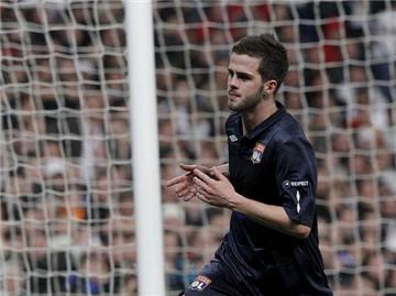 Miralem Pjanic jubelt nach seinem Tor gegen Real Madrid.
