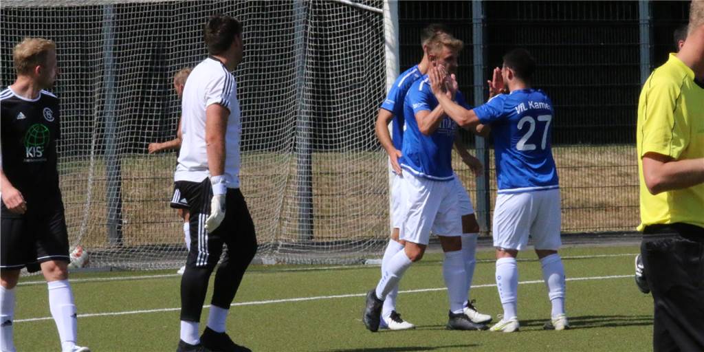 Ex-Holzwickeder Marcel Greig stellt VfL Kamen vor eine echte Aufgabe Mirco Gohr - hier mit Emre Demir (r.) - brachte den VfL Kamen gegen einen starken Hörder SC mit 1:0 in Führung.