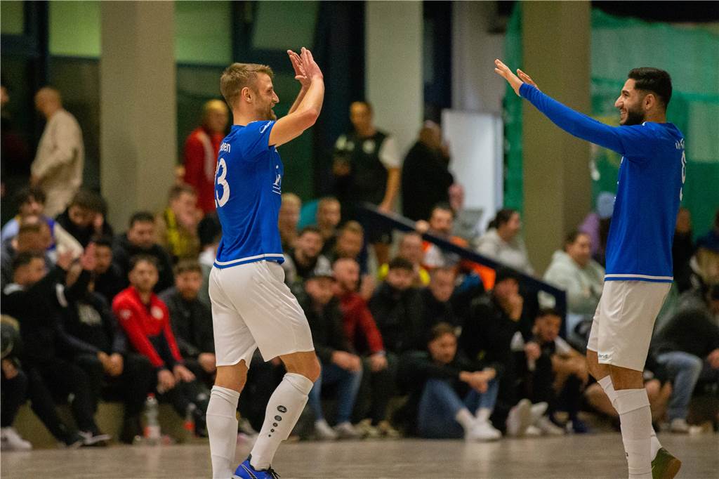 Leistungsträger des VfL Kamen warnt vor der Stadtmeisterschaft Mirco Gohr (l.) steuerte im Finale des BSV Wintercup zwei Tore zum Sieg seiner Mannschaft bei.