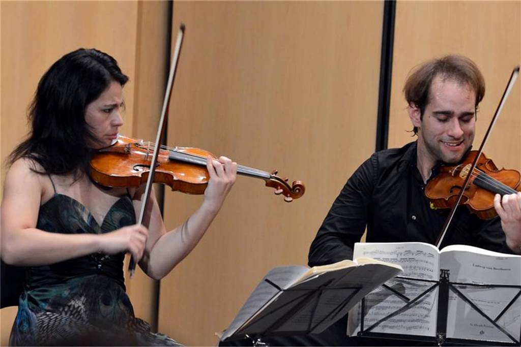 Geigerin Mirijam Contzen freut sich auf die Musiktage Cappenberg Mirijam Contzen ist die künstlerische Leiterin der Musiktage Schloss Cappenberg. So wie einem hier bei einem Konzert während eines früheren Musikfestivals im Schlosstheater ist sie mit ihrem Kollegen und Ehemann Giovanni Guzzo zu sehen, der wieder mit dabei ist.