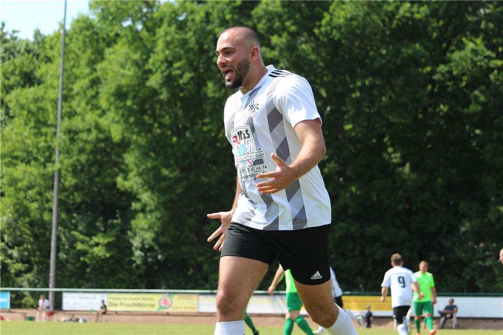 3 Spiele, 3 Eigentore: Weddinghofen feiert Kantersieg, SuS Lünern bestätigt mit Neuzugang Frühform Mirkan Yildirim traf beim Testspiel gegen den SuS Oberaden II doppelt für seinen VfK Weddinghofen.