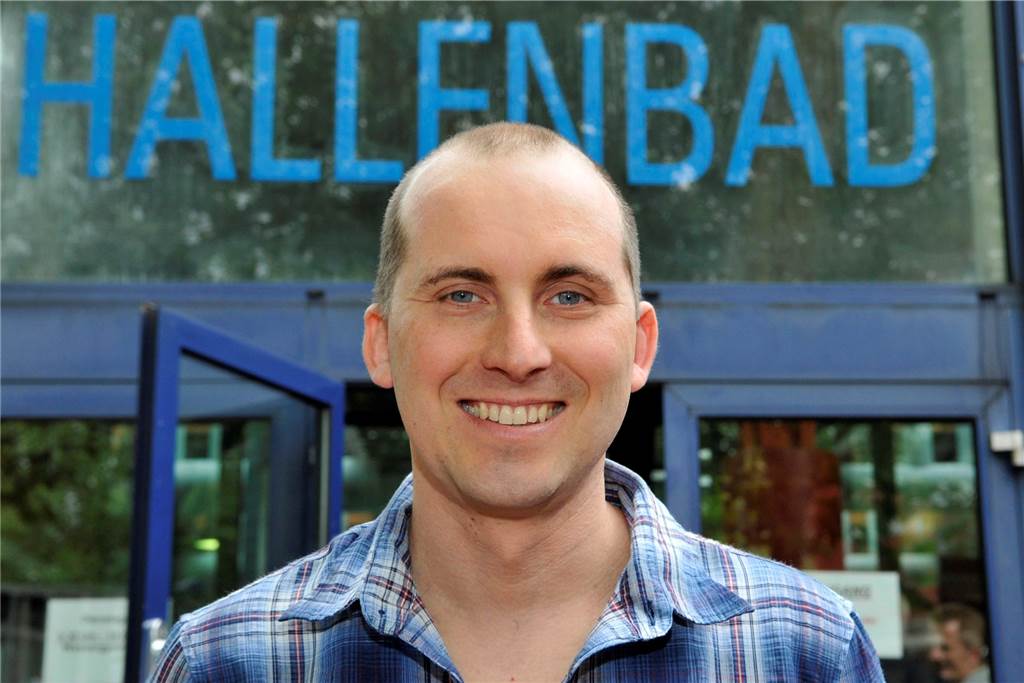 Fürs Seepferdchen-Abzeichen braucht es jetzt mehr als „irgendwie über Wasser bleiben“ Mirko Bernhardt von der FBG Wulfen kennt die neuen Regeln für die Schwimmabzeichen.