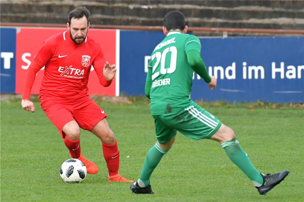 Rückkehrer Mirza Basic plante seine Mission für den SV Brackel 06 bei einer Party Mirza Basic im Trikot des LSV.
