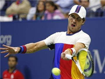 Mischa Zverev gewann überraschend glatt in drei Sätzen gegen John Isner. Foto: Kathy Willens