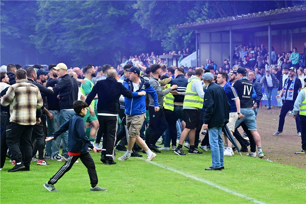 Mit 0:1 hat sich der VfB Kirchhellen im Aufstiegsspiel den Sportfreunden Bulmke geschlagen geben müssen. Nach Abpfiff kam es zu unschönen Szenen.