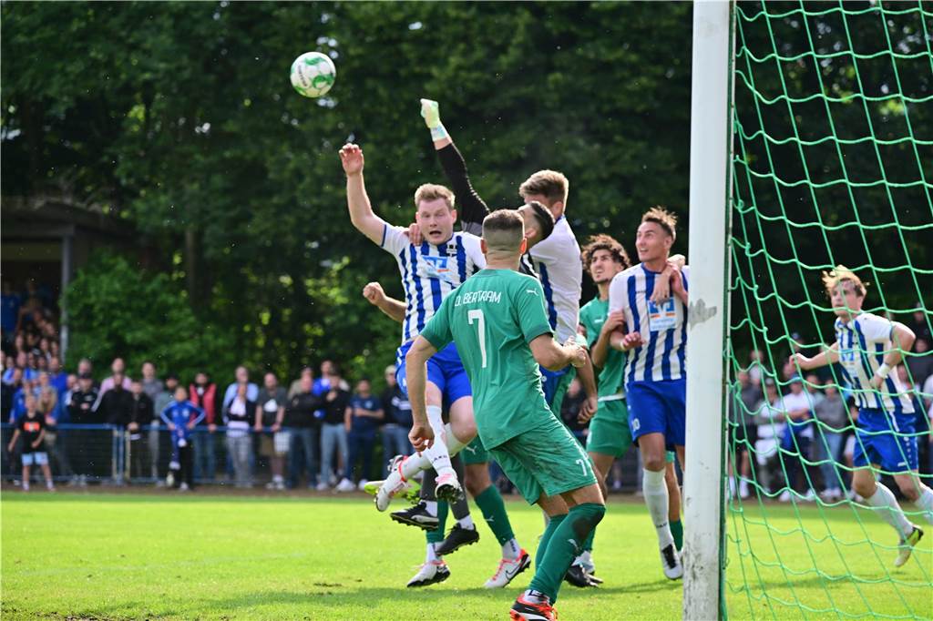 Mit 0:1 hat sich der VfB Kirchhellen im Aufstiegsspiel den Sportfreunden Bulmke geschlagen geben müssen. Nach Abpfiff kam es zu unschönen Szenen.
