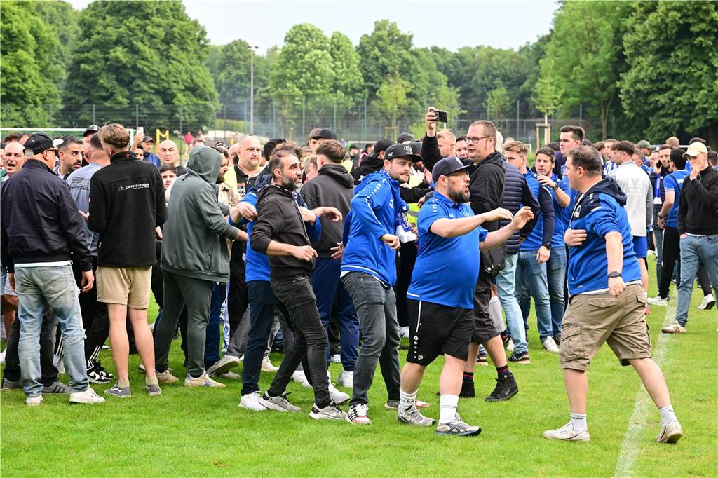 Mit 0:1 hat sich der VfB Kirchhellen im Aufstiegsspiel den Sportfreunden Bulmke geschlagen geben müssen. Nach Abpfiff kam es zu unschönen Szenen.