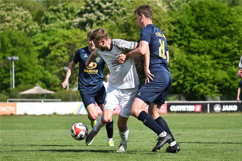 Mit 0:2 unterlag der TuS Haltern der TSG Dülmen im Landesliga-Derby und steht nun nur noch aufgrund des besseren Torverhältnisses nicht auf einem Abstiegsplatz.