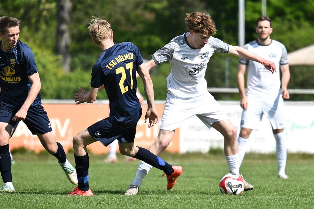 Mit 0:2 unterlag der TuS Haltern der TSG Dülmen im Landesliga-Derby und steht nun nur noch aufgrund des besseren Torverhältnisses nicht auf einem Abstiegsplatz.