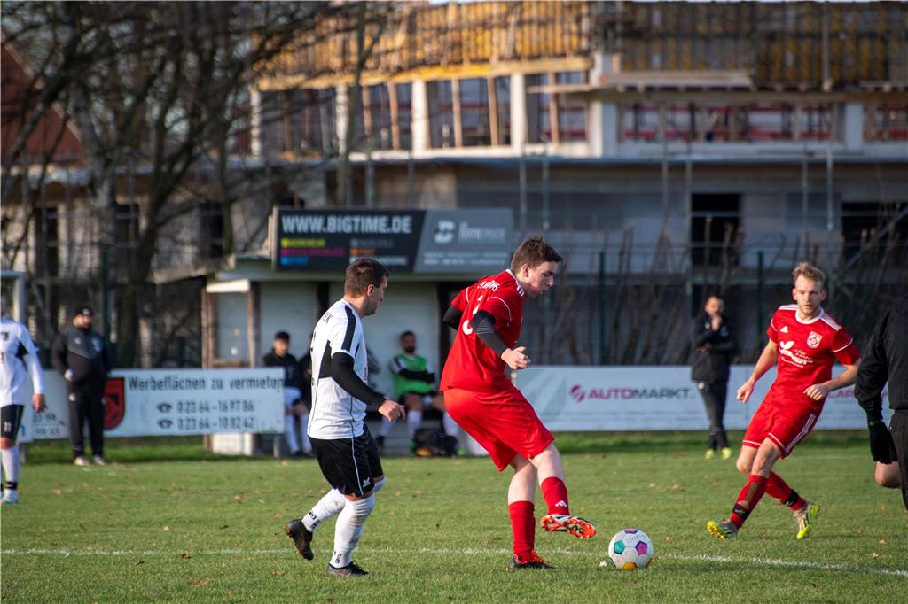 Mit 1:2 unterlag der SV Hullern der DJK Germania Lenkerbeck, Tabellenführer der Kreisliga C2. Dabei waren die Gegentore durchaus vermeidbar und die Hullerner vergaben noch einige gute Chancen. Da wäre durchaus mehr drin gewesen für den SVH.