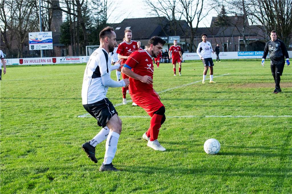 Mit 1:2 unterlag der SV Hullern der DJK Germania Lenkerbeck, Tabellenführer der Kreisliga C2. Dabei waren die Gegentore durchaus vermeidbar und die Hullerner vergaben noch einige gute Chancen. Da wäre durchaus mehr drin gewesen für den SVH.