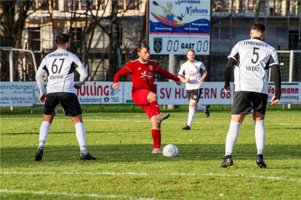 Mit 1:2 unterlag der SV Hullern der DJK Germania Lenkerbeck, Tabellenführer der Kreisliga C2. Dabei waren die Gegentore durchaus vermeidbar und die Hullerner vergaben noch einige gute Chancen. Da wäre durchaus mehr drin gewesen für den SVH.