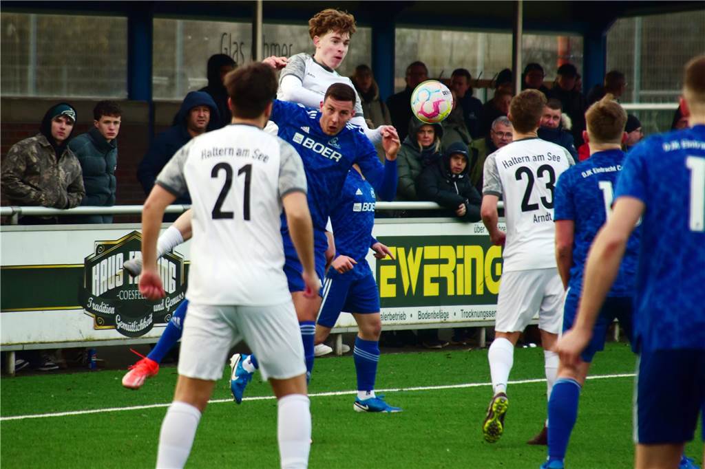 Impressionen vom Spiel des TuS Haltern gegen die DJK Eintracht Coesfeld