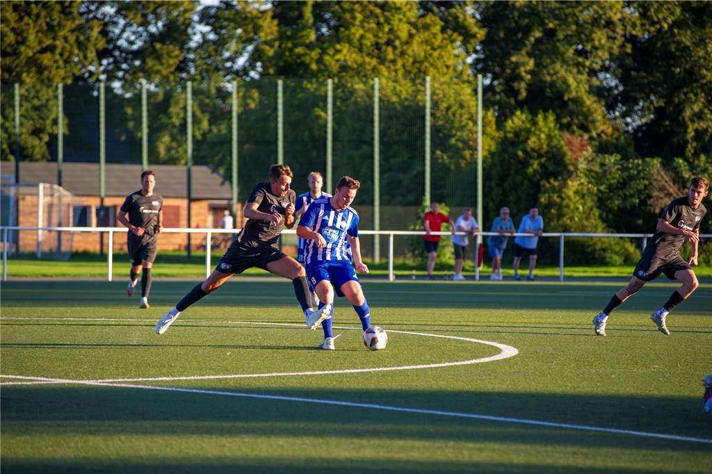 TuS Haltern wird Favoritenrolle gerecht: Die schönsten Fotos vom Derby beim ETuS zum Durchklicken Mit 1:5 musste sich A-Ligist ETuS Haltern im Kreispokal dem Westfalenligist TuS Haltern am See geschlagen geben.