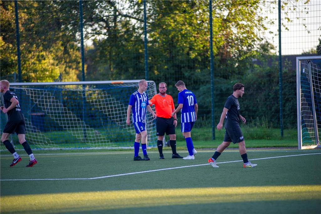 TuS Haltern wird Favoritenrolle gerecht: Die schönsten Fotos vom Derby beim ETuS zum Durchklicken Mit 1:5 musste sich A-Ligist ETuS Haltern im Kreispokal dem Westfalenligist TuS Haltern am See geschlagen geben.